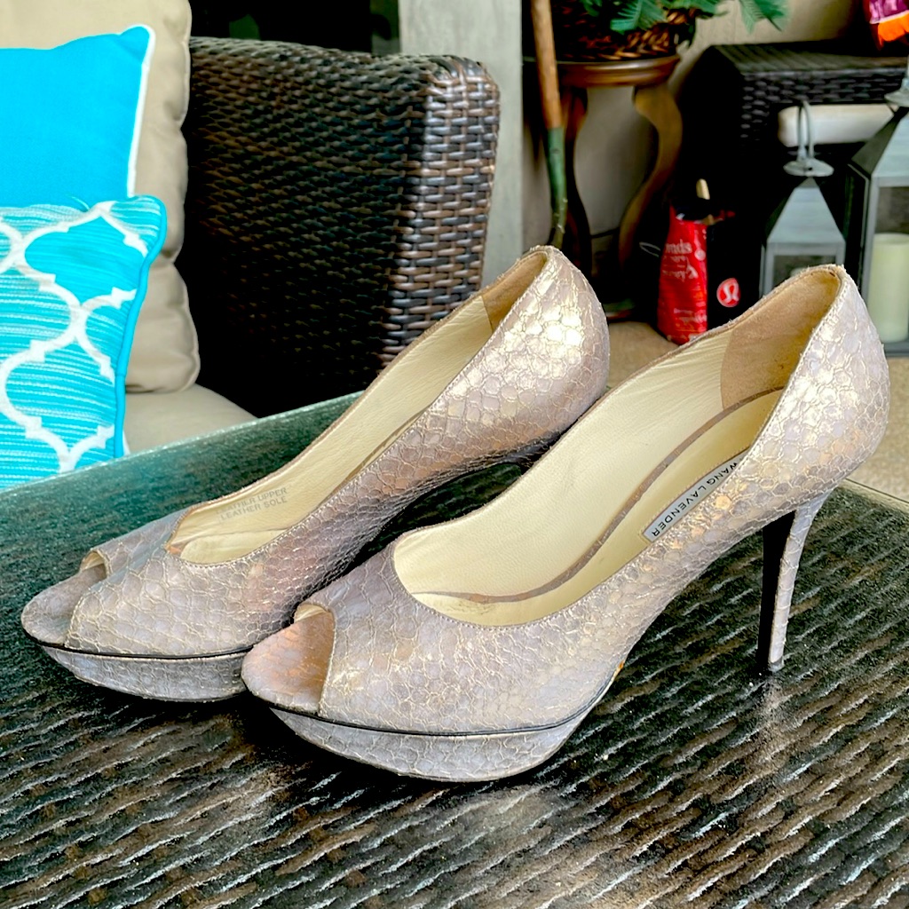 Vera Wang Lavender Selina Rose Gold Platform Heels. Euc Size 10